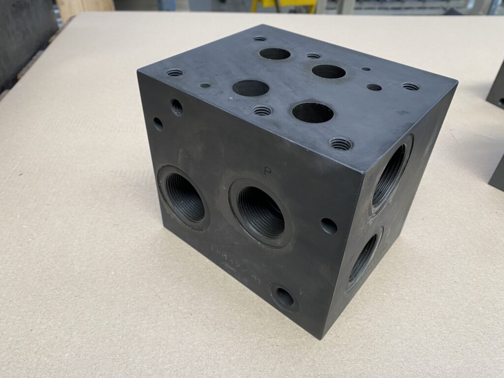 CETOP 08 component, a high-capacity hydraulic block for hydraulic valves in heavy engineering applications.
